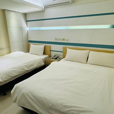 Kiwi Express Hotel - Kaohsiung Station Buitenkant foto