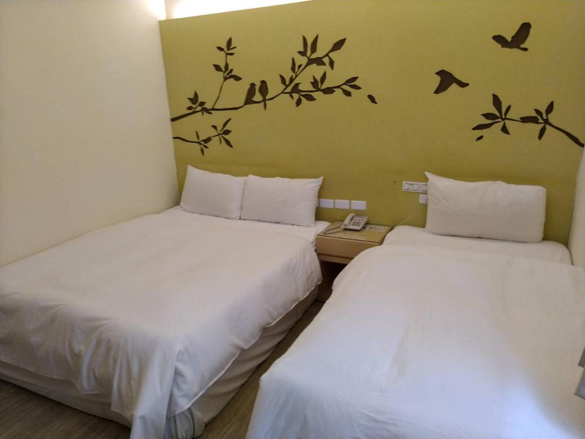 Kiwi Express Hotel - Kaohsiung Station Buitenkant foto