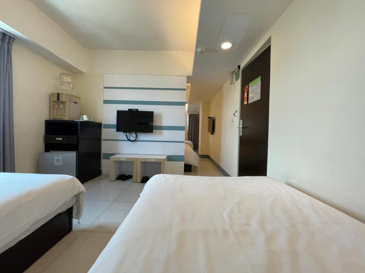 Kiwi Express Hotel - Kaohsiung Station Buitenkant foto