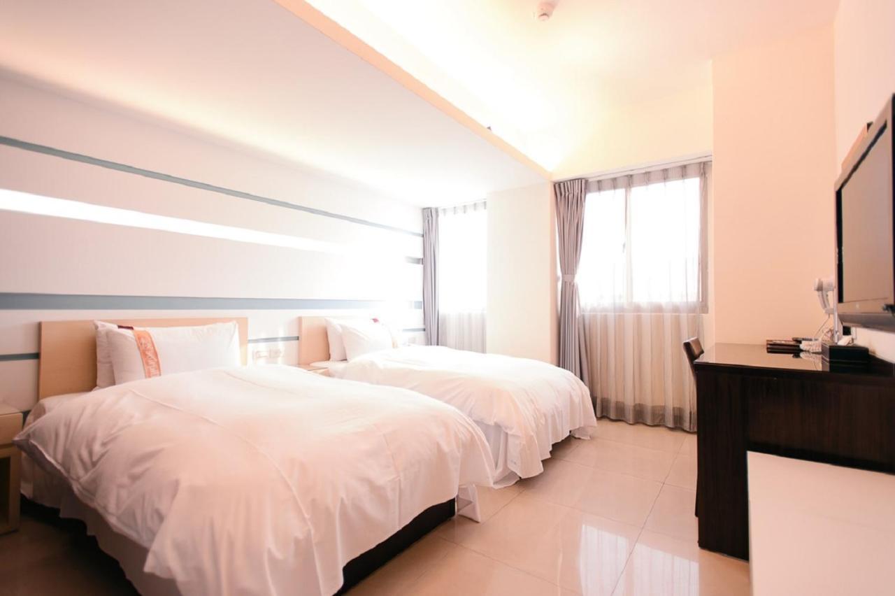 Kiwi Express Hotel - Kaohsiung Station Buitenkant foto