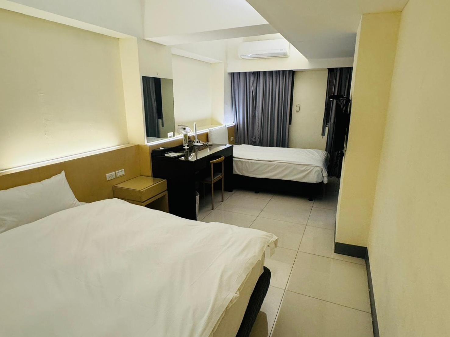 Kiwi Express Hotel - Kaohsiung Station Buitenkant foto
