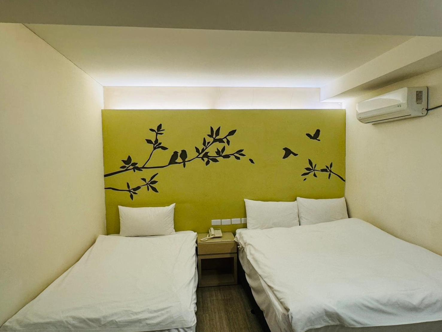 Kiwi Express Hotel - Kaohsiung Station Buitenkant foto