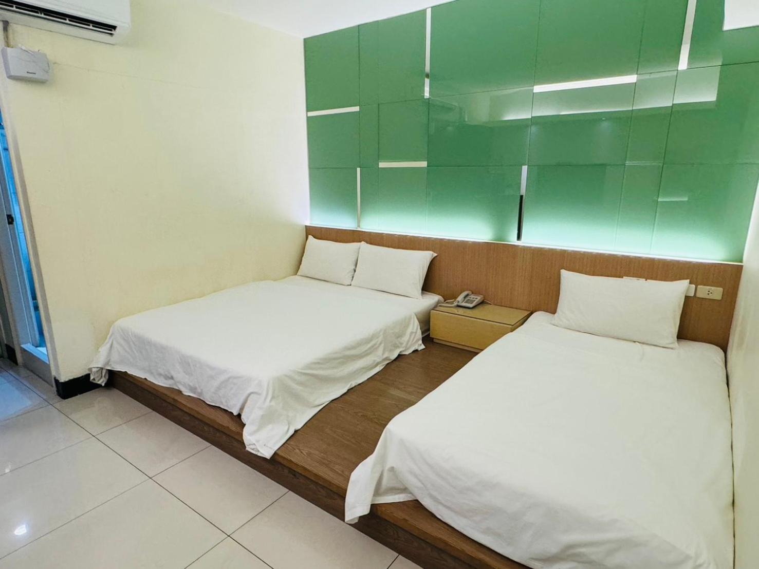 Kiwi Express Hotel - Kaohsiung Station Buitenkant foto