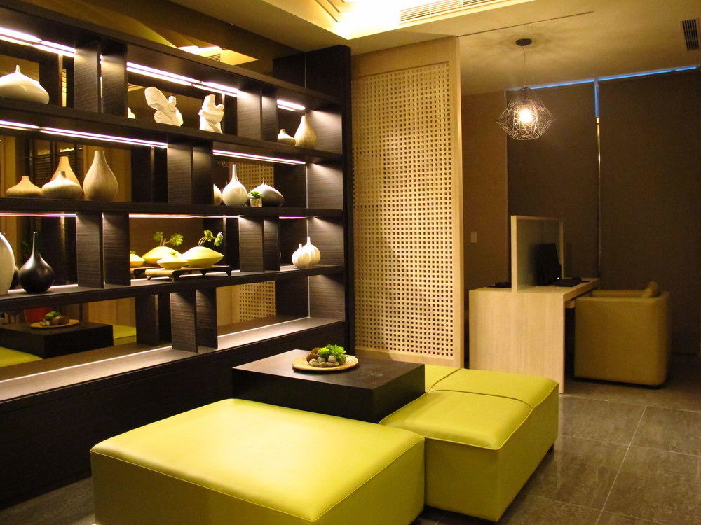 Kiwi Express Hotel - Kaohsiung Station Buitenkant foto