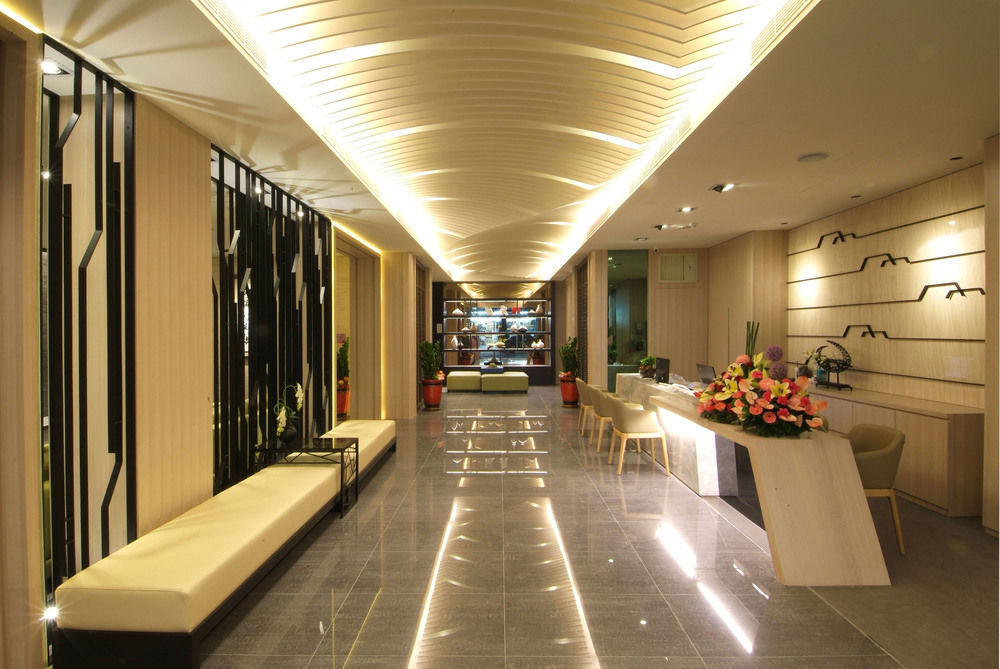 Kiwi Express Hotel - Kaohsiung Station Buitenkant foto