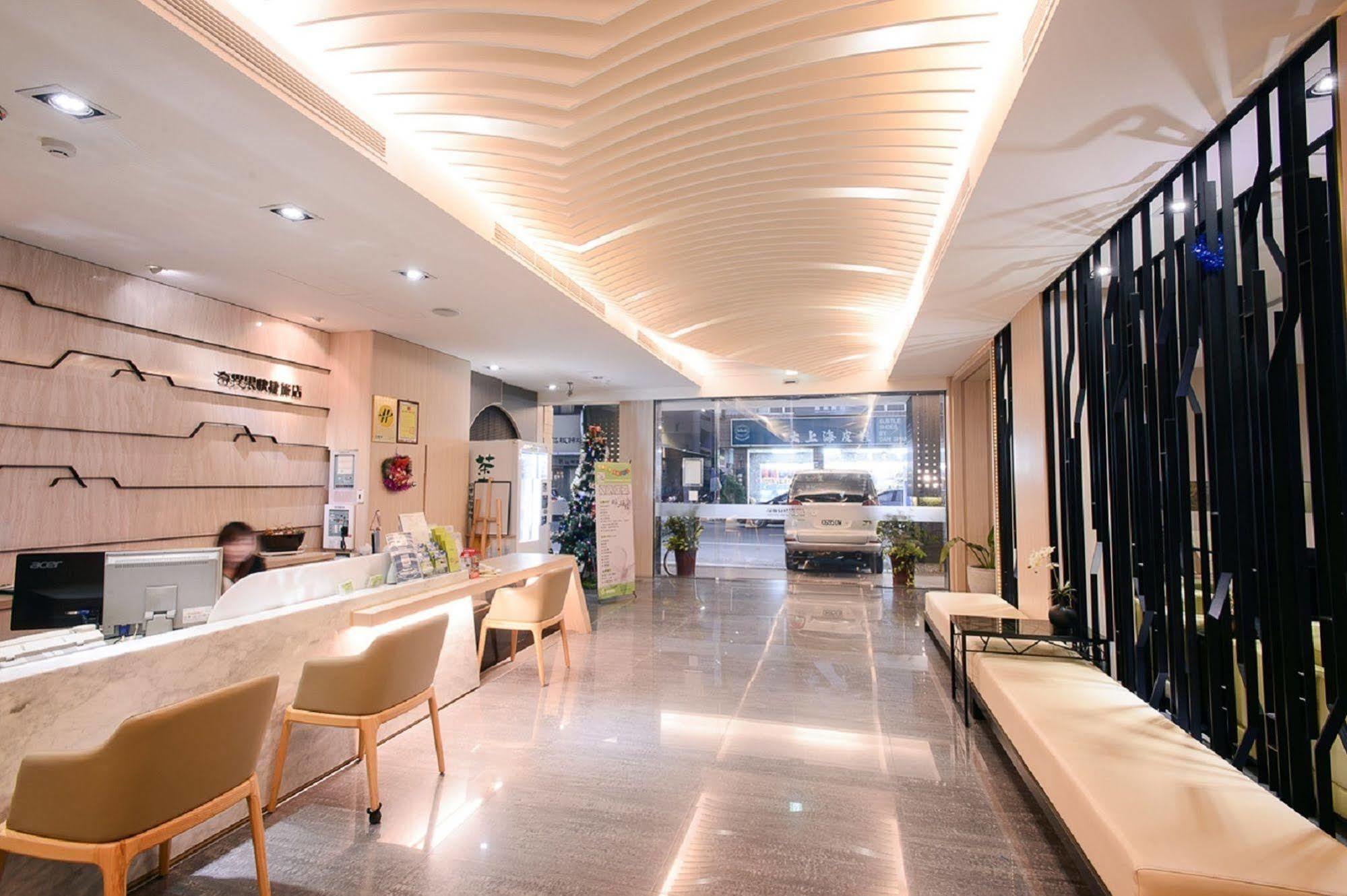 Kiwi Express Hotel - Kaohsiung Station Buitenkant foto