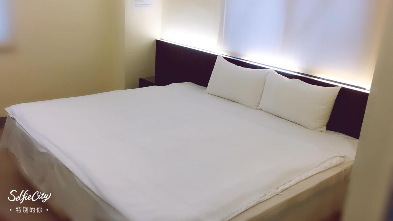 Kiwi Express Hotel - Kaohsiung Station Buitenkant foto
